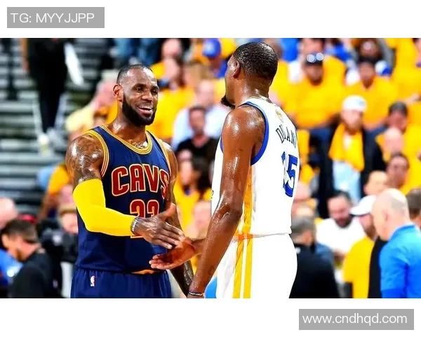 詹姆斯与杜兰特巅峰对决两位巨星的精彩互爆时刻回顾