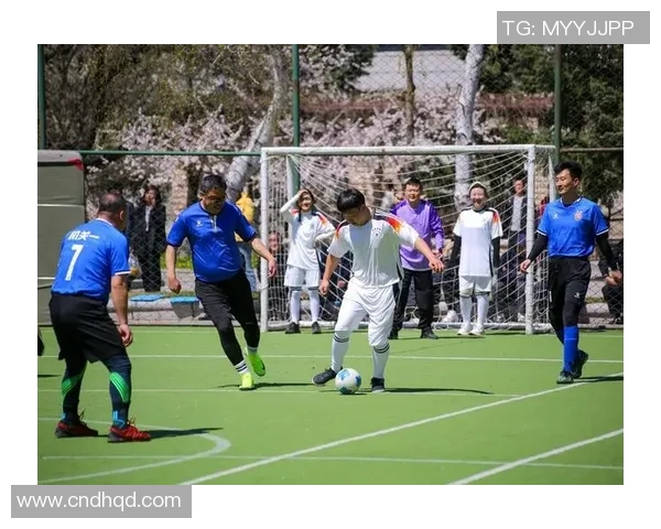 在直播间畅享足球比赛的激情与乐趣，与你的好友一起欢呼助威