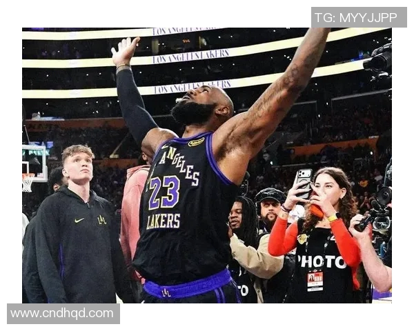 詹姆斯首秀尽显神准手感，三分球狂飚10中5带领湖人大胜对手