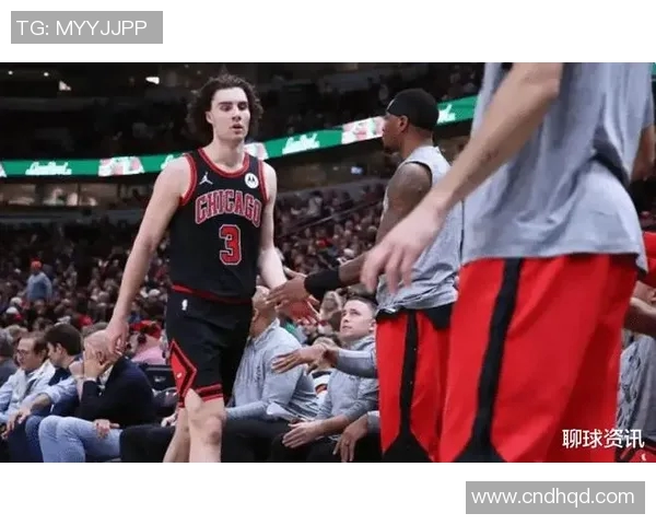 热火与公牛季后赛第三场激战回顾双方球员表现亮眼引发热议